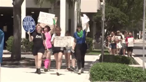 Protesters opposed to Florida abortion ban march to Fort Lauderdale City Hall